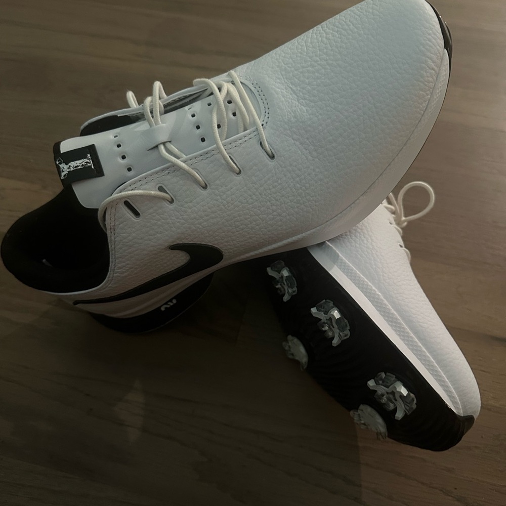 Nike White and Black Air Zoom Victory Tour 2